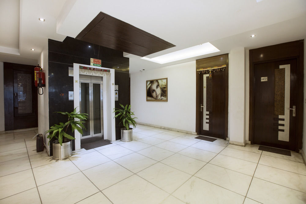 Hotel Krishna Deluxe-By Rcg Hotels Nova Deli Exterior foto